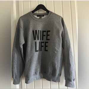 LULUSIMONSTUDIO WIFE LIFE crewneck sweatshirt